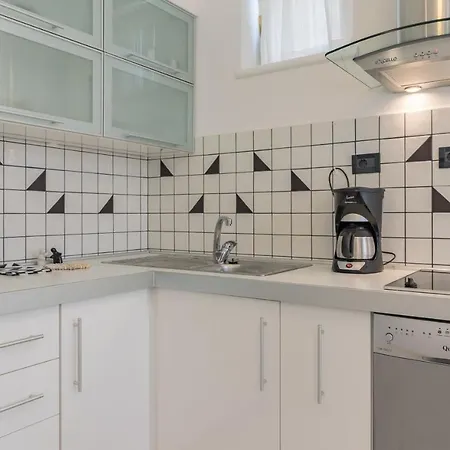 شقة Moderne Ferienwohnung Direkt Am Mit 2 Pools, Klima, Wlan, Meerblick, Terrasse, Grill Und Parkplatz