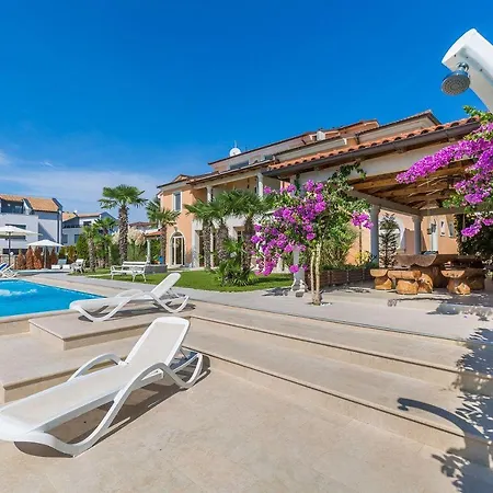 Moderne Ferienwohnung Direkt Am Mit 2 Pools, Klima, Wlan, Meerblick, Terrasse, Grill Und Parkplatz * ميدولين