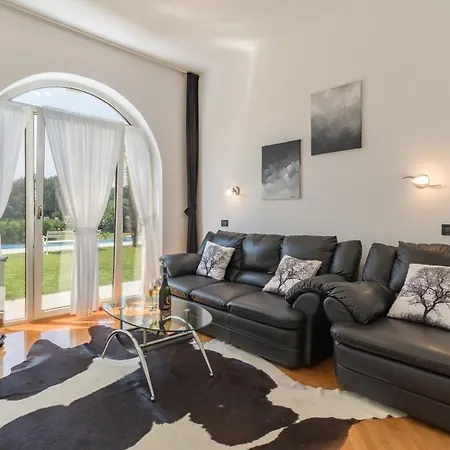 Moderne Ferienwohnung Direkt Am Mit 2 Pools, Klima, Wlan, Meerblick, Terrasse, Grill Und Parkplatz شقة ميدولين