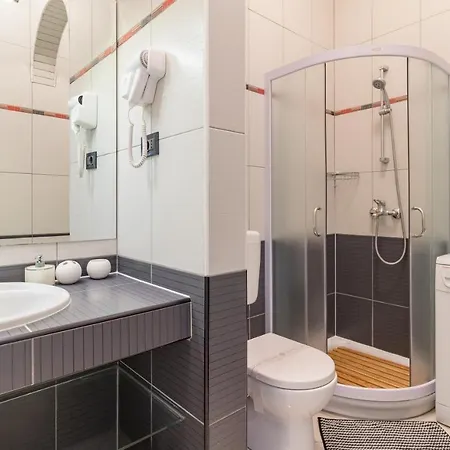 Moderne Ferienwohnung Direkt Am Mit 2 Pools, Klima, Wlan, Meerblick, Terrasse, Grill Und Parkplatz *
