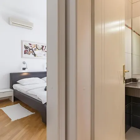 شقة Moderne Ferienwohnung Direkt Am Mit 2 Pools, Klima, Wlan, Meerblick, Terrasse, Grill Und Parkplatz ميدولين