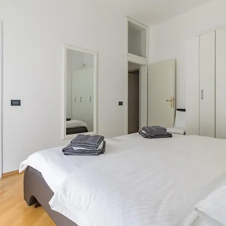 شقة Moderne Ferienwohnung Direkt Am Mit 2 Pools, Klima, Wlan, Meerblick, Terrasse, Grill Und Parkplatz ميدولين