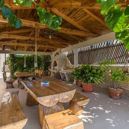 شقة Moderne Ferienwohnung Direkt Am Mit 2 Pools, Klima, Wlan, Meerblick, Terrasse, Grill Und Parkplatz