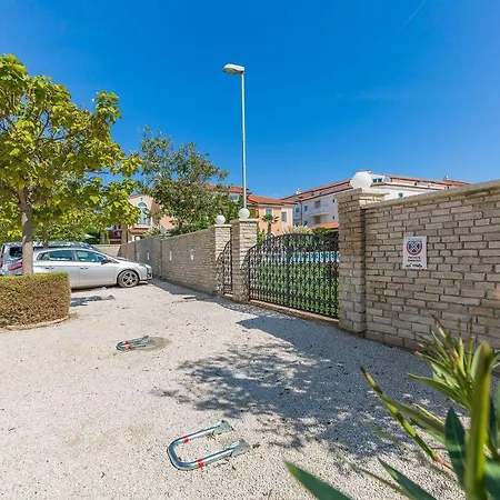 Moderne Ferienwohnung Direkt Am Mit 2 Pools, Klima, Wlan, Meerblick, Terrasse, Grill Und Parkplatz * ميدولين