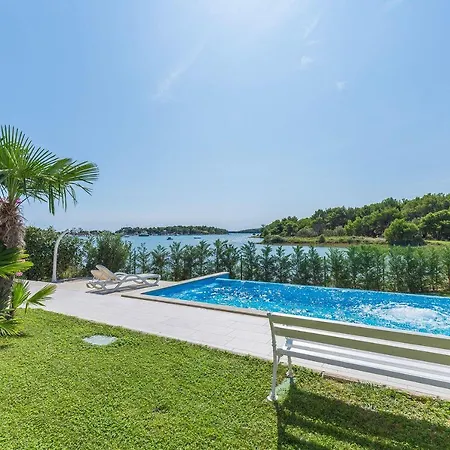 Moderne Ferienwohnung Direkt Am Mit 2 Pools, Klima, Wlan, Meerblick, Terrasse, Grill Und Parkplatz شقة ميدولين