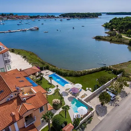 شقة Moderne Ferienwohnung Direkt Am Mit 2 Pools, Klima, Wlan, Meerblick, Terrasse, Grill Und Parkplatz ميدولين