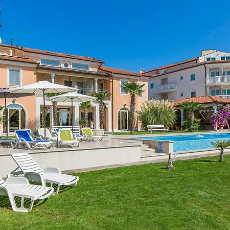 Moderne Ferienwohnung Direkt Am Mit 2 Pools, Klima, Wlan, Meerblick, Terrasse, Grill Und Parkplatz * ميدولين