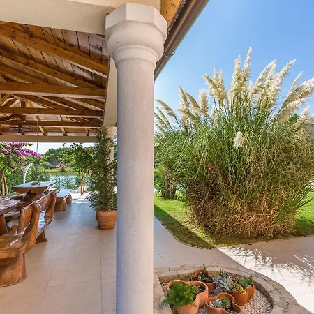 Moderne Ferienwohnung Direkt Am Mit 2 Pools, Klima, Wlan, Meerblick, Terrasse, Grill Und Parkplatz * ميدولين